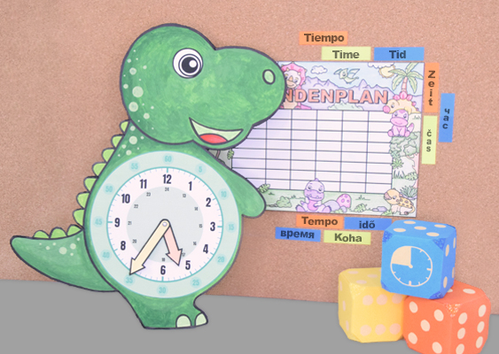 „Wenn die Zeit reif ist: Die Dino-Lernuhr zeigt 17:35 Uhr – zwischen ABC-Würfeln mit Uhrzeiten und einem Dino-Dschungel-Stundenplan“ Ein fotografiertes Tableau, das beweist: Uhrenlernen ist kein Spiel, sondern ein Abenteuer – und es beginnt erst, wenn die Welt der Zahlen, Buchstaben und Schulstunden erwacht Der Boden: Graue Freiheit Der Boden ist grau – nicht langweilig, sondern freigestellt mit Photoshop, als würde die Szene schweben. Diese neutrale Fläche lenkt den Blick auf das Wesentliche: Lernen ist kein Zufall, sondern ein bewusster Schritt. Hier gibt es keine Ablenkung, nur Fokus. Die Dino-Lernuhr: Grün schattiert, pünktlich um 17:35 Uhr Fast im Zentrum, leicht nach links versetzt, steht die grün schattierte Dino-Lernuhr – ein treuer Begleiter, der die Zeit nicht nur anzeigt, sondern erklärt. Die Uhrzeit 17:35 Uhr ist kein Zufall: Es ist der Moment, in dem der Schultag endet, in dem Hausaufgaben gemacht und Neues verstanden wird. Der Dino wirkt, als würde er geduldig warten, bis das Kind bereit ist, die Geheimnisse der Uhr zu entschlüsseln. Seine grünen Schattierungen erinnern an Wachstum, Neugier und den Beginn eines neuen Wissens. Die ABC-Würfel: Mehr als nur Spielzeug Rechts vom Dino stehen drei ABC-Würfel – blau, gelb, orange – vertraute Begleiter aus dem Kindergarten. Doch diese Würfel sind keine gewöhnlichen: Auf ihren Seiten prangen nicht nur Zahlenpunkte wie bei echten Würfeln, sondern auch Uhren, bei denen Viertelstunden ausgemalt sind. Ein Würfel zeigt vielleicht eine Dreiviertelstunde, ein anderer eine halbe Stunde – eine geniale Idee, um Kindern spielerisch beizubringen, wie die Zeit geteilt und gemessen wird. Die Würfel sagen: „Wir sind bereit. Aber bist DU es auch?“ Die Pinnwand: Der Ort, an dem Lernen Struktur bekommt Im Hintergrund thront eine Pinnwand – ein Symbol für Organisation, Schule und den Ernst des Lebens. Sie ist nicht nur Dekoration, sondern ein Hinweis: Hier beginnt die echte Lernreise. Der Stundenplan: Ein Dino-Dschungel voller Wissen Zwischen Dino-Kopf und Würfeln hängt ein Stundenplan – aber kein langweiliger, sondern einer, der von einer kindlichen Dino-Dschungel-Szenerie umrahmt ist. Die Felder sind mit Buntstiften ausgemalt, als hätte ein Erstklässler sie mit Hingabe und Fantasie gestaltet. Die Botschaft ist klar: • „Uhrenlernen ist kein Kinderspiel – es ist Schulstoff.“ • „Erst in der Schule, ab der ersten Klasse, wird die Zeit wirklich wichtig.“ • „Hier beginnt der Ernst des Lebens – aber mit Dinosauriern macht er Spaß!“ Die Dschungel-Szenerie um den Stundenplan herum ist kein Zufall: Sie zeigt, dass Lernen ein Abenteuer ist – aber eines, das Struktur, Geduld und den richtigen Zeitpunkt braucht. Die Botschaft: Warum Uhrenlernen erst in der Schule Sinn macht Diese Szenerie ist eine klare Aussage: • Im Kindergarten geht es um Spielen, Entdecken und ABC-Würfel. • In der Schule beginnt das echte Verstehen – der Stundenplan, die Pinnwand, die genauen Uhrzeiten. • Die Dino-Lernuhr ist der Brückenbauer: Sie macht den Übergang spielerisch, aber bewusst. Veronika Helga Vetter zeigt hier: Lernen ist kein Druck, sondern ein Abenteuer – aber es hat seine Zeit und seinen Ort. Das Unsichtbare: Die Hand der Künstlerin Jedes Element – von den modifizierten ABC-Würfeln über den handbemalten Stundenplan bis hin zur Dino-Lernuhr – trägt die Handschrift seiner Schöpferin. Es ist durchdacht, pädagogisch wertvoll und voller Liebe zum Detail. Fazit: Dieses Bild ist mehr als Deko. Es ist eine pädagogische Aussage: „Die Zeit zu verstehen, ist ein großer Schritt – und er kommt genau dann, wenn das Kind bereit ist.“ Zuerst auf GWS2.de veröffentlicht – Oktober 2025